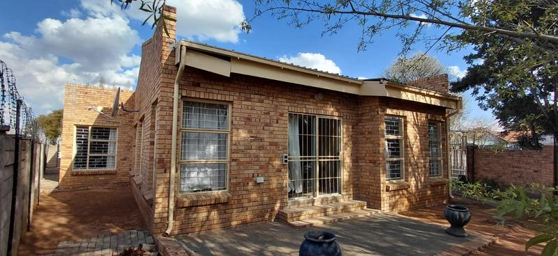 4 Bedroom Property for Sale in Universitas Ridge Free State